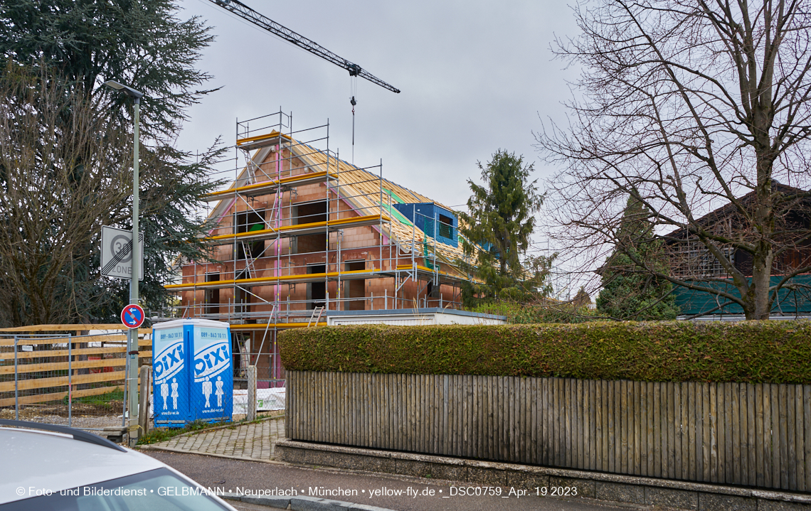 19.04.2023 - Bilder von der Baustelle Niederalmstraße 16 in Neuperlach